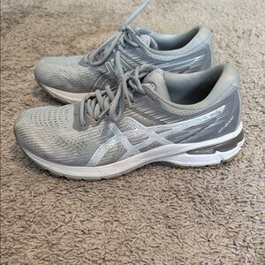 ASICS Women's Light Gray Sneakers gt- 2000